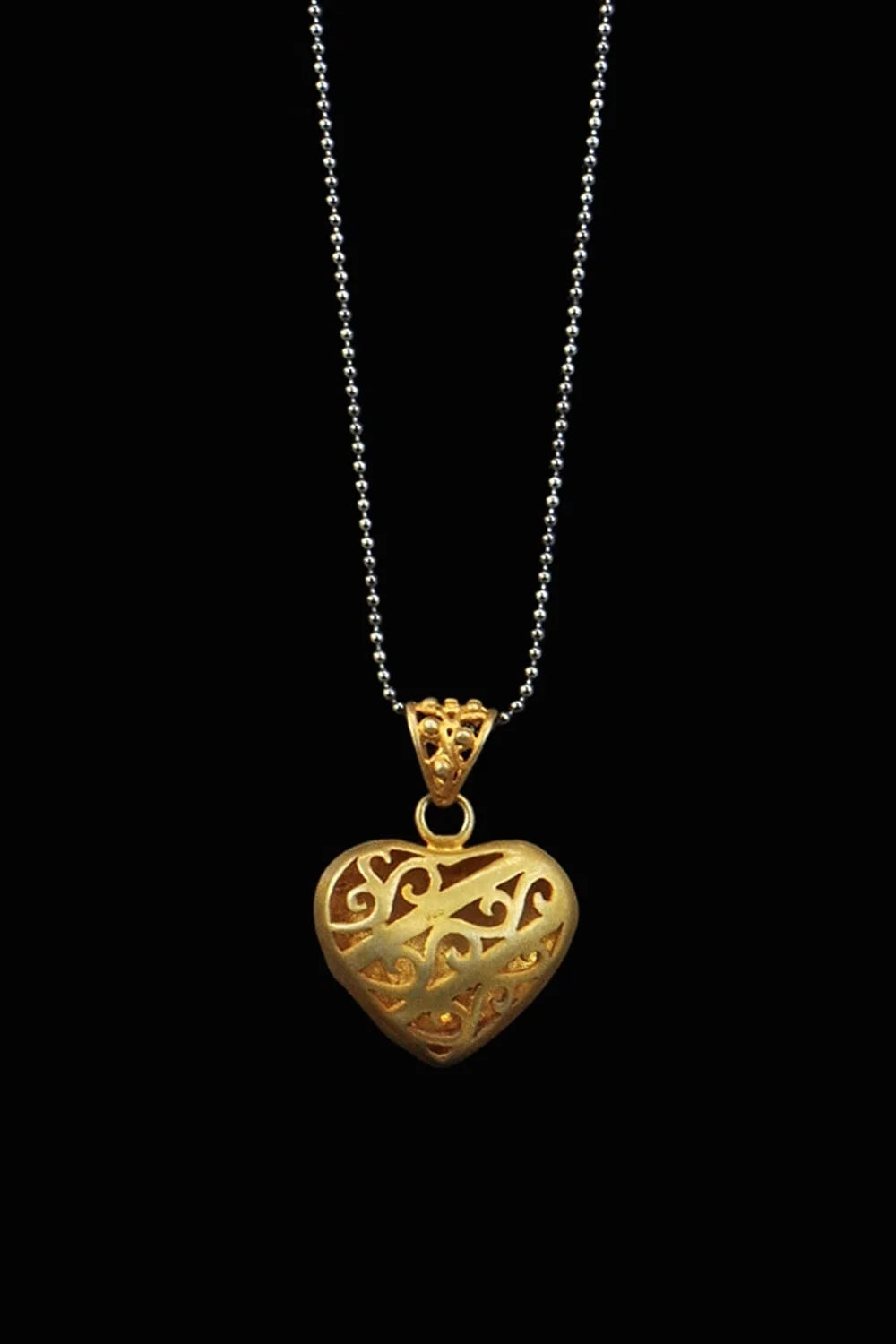 Puffy Heart Pendant with Polki Diamonds in Filigree Gold | Sivalya