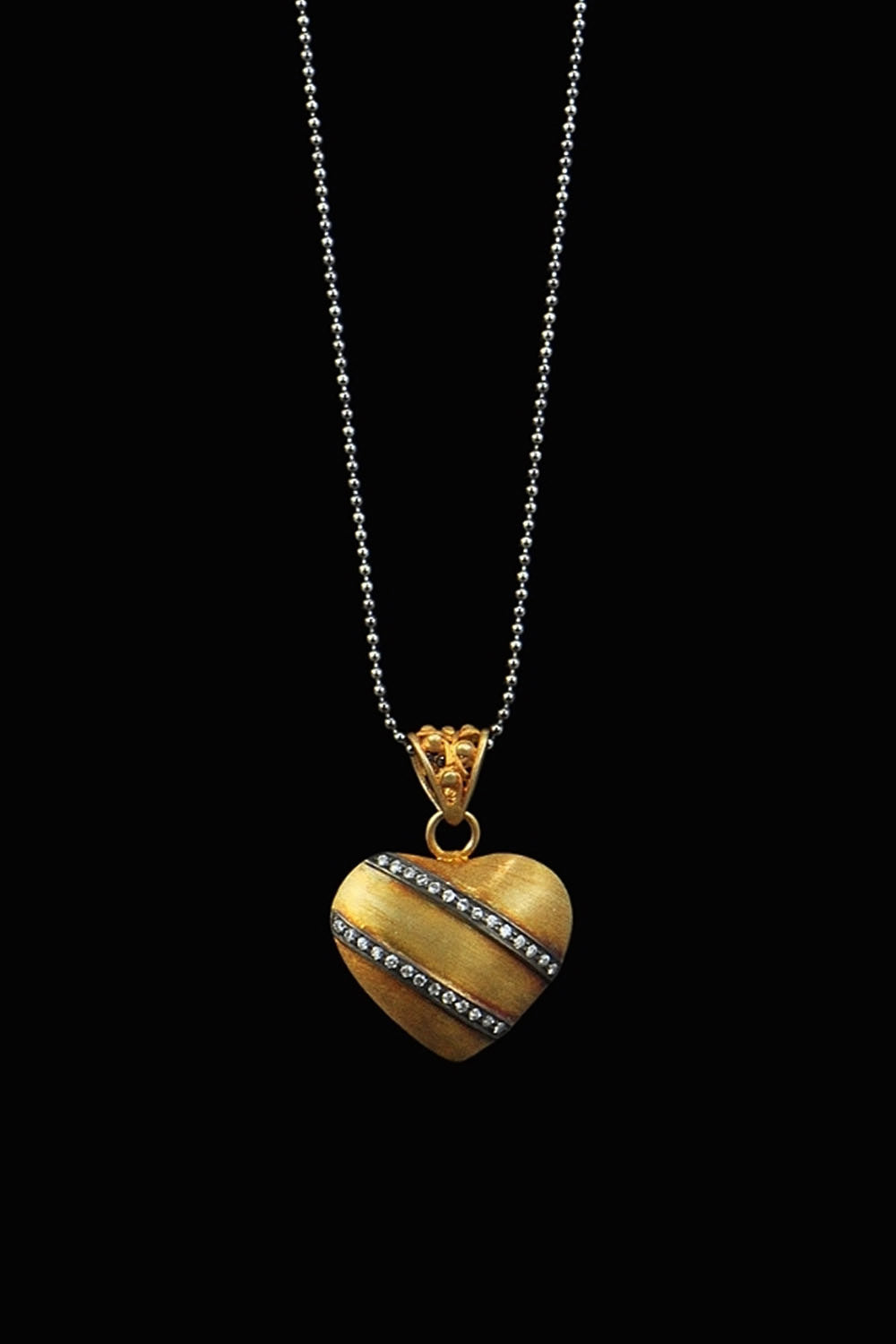Puffy Heart Pendant with Polki Diamonds in Filigree Gold | Sivalya