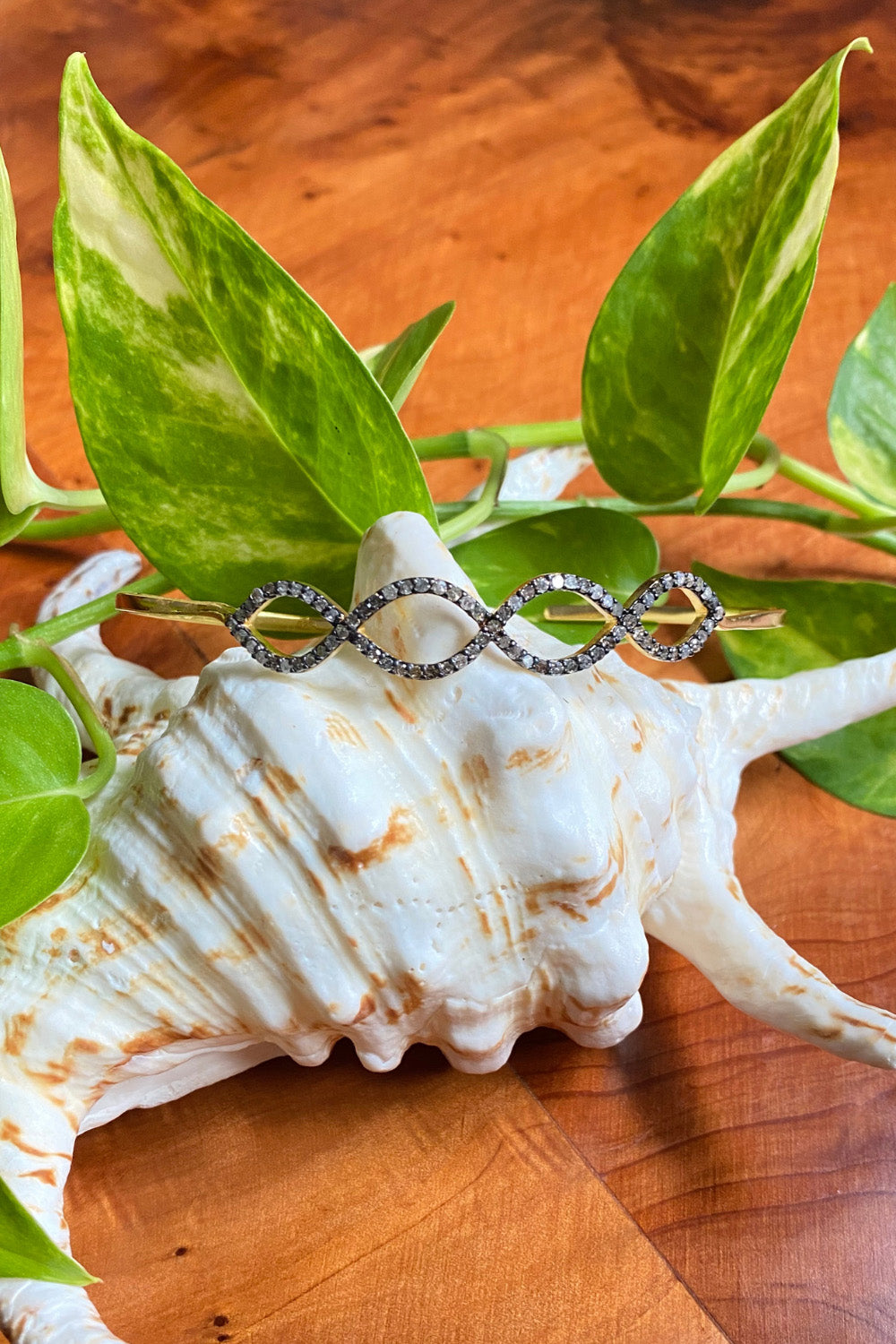 Infinity Diamonds Palm Cuff Bracelet Gold | Sivalya