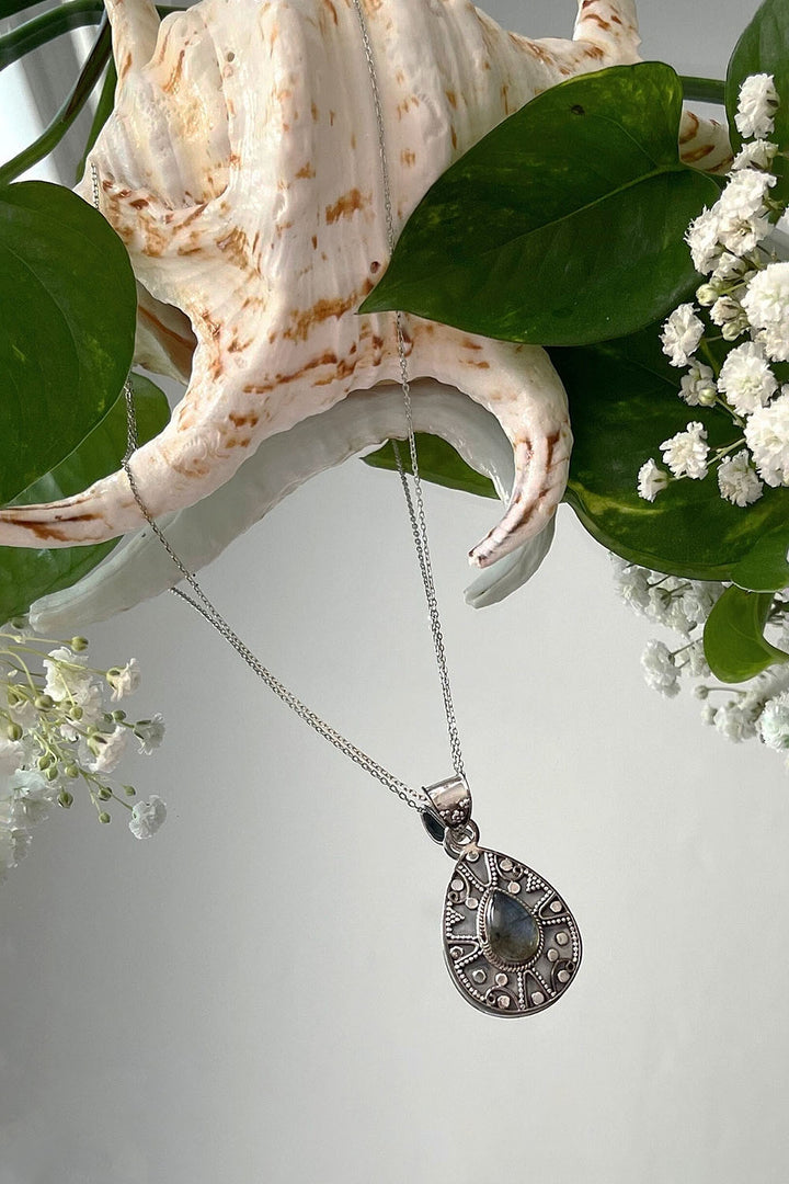 Sivalya Labradorite Silver Necklace - Desert Muse