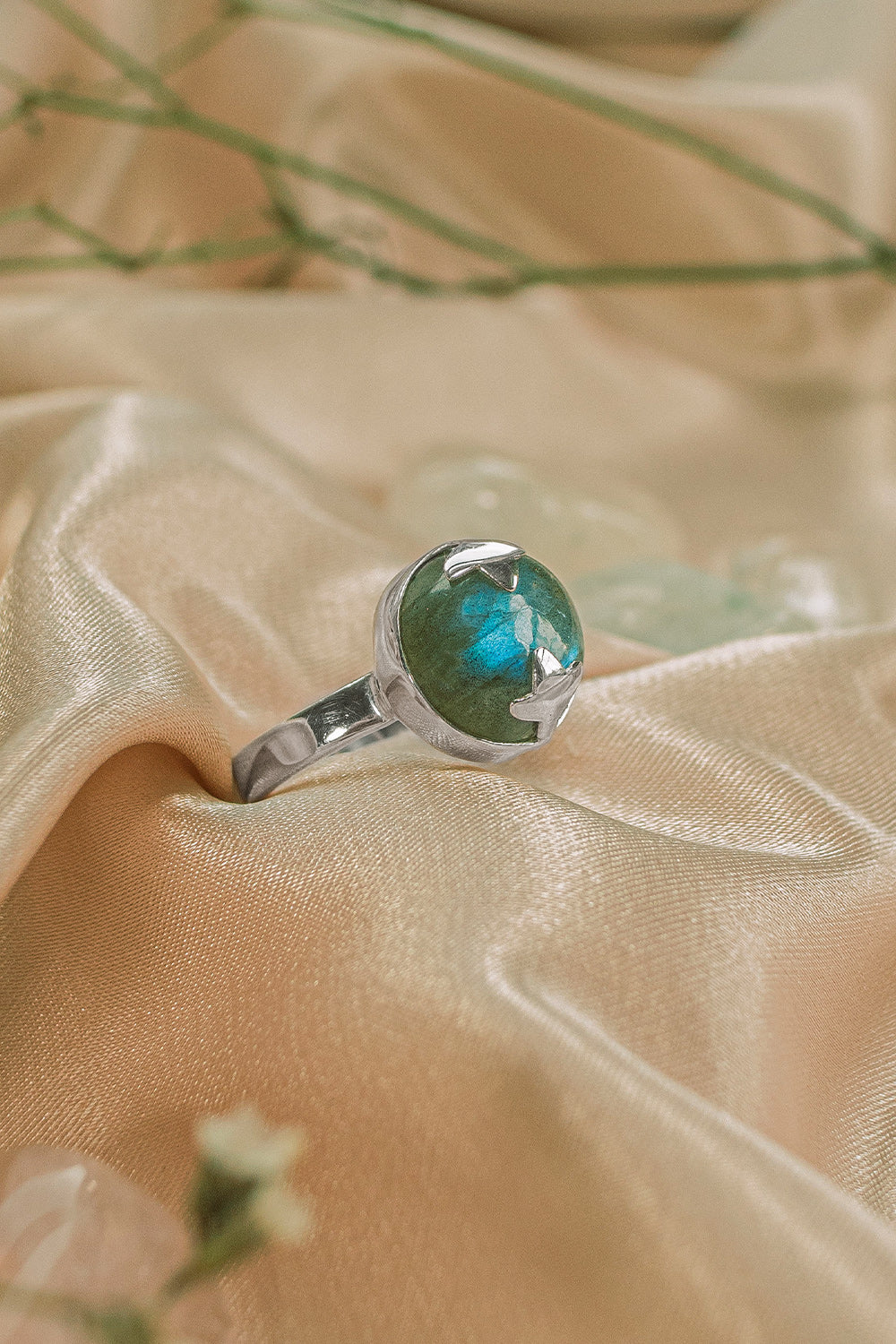 Sivalya Labradorite Cabochon Ring - Spellbinder