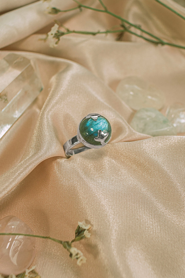 Sivalya Labradorite Cabochon Ring - Spellbinder