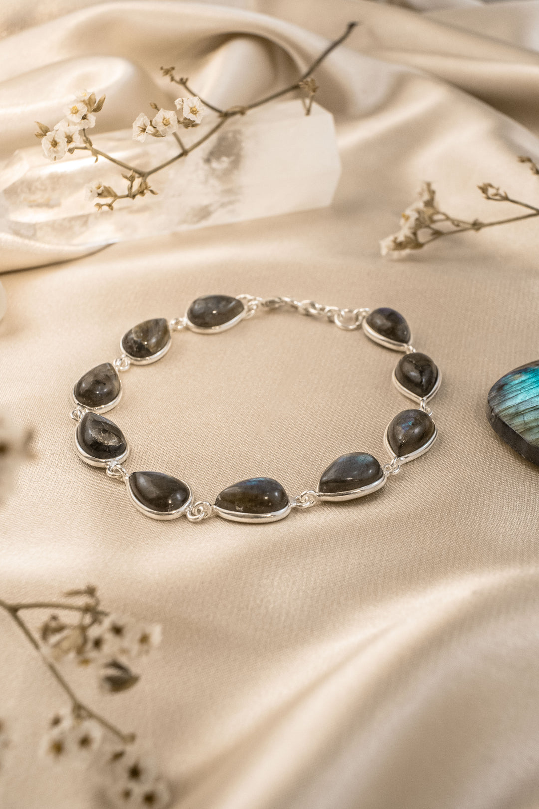 Sivalya Labradorite Silver Bracelet - Dew Drops