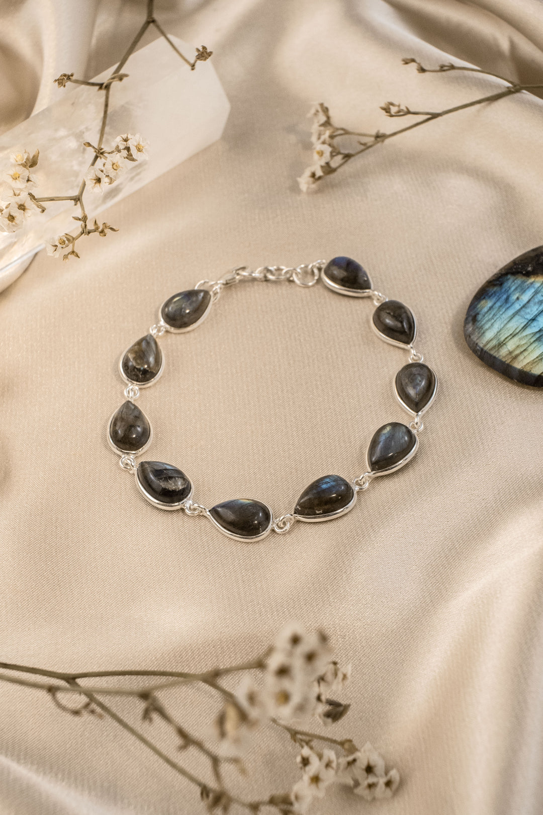 Sivalya Labradorite Silver Bracelet - Dew Drops