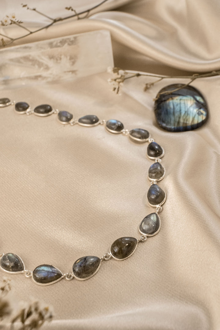 Sivalya Labradorite Silver Necklace - Dew Drops
