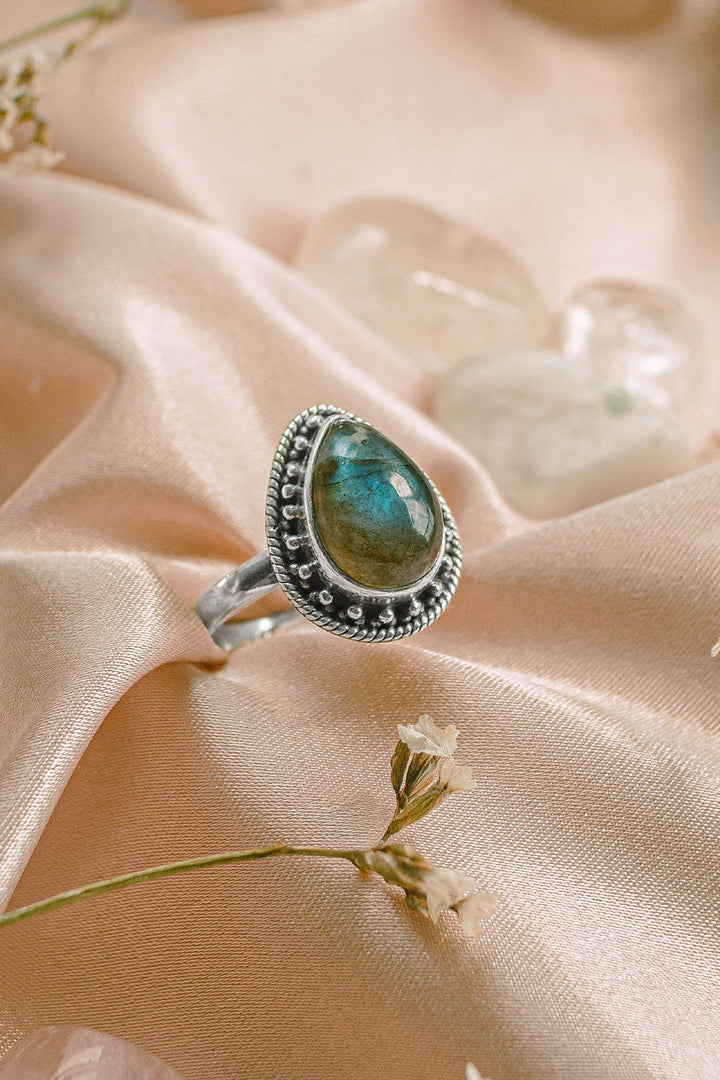 Sivalya Labradorite Silver Ring - Amalfi