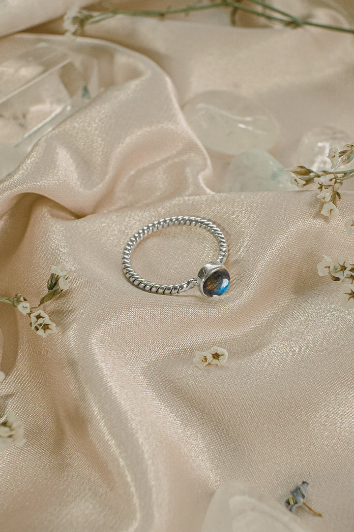 Sivalya Labradorite Solitaire Ring - Bijoux