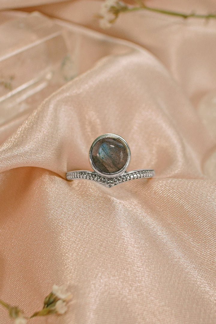 Sivalya Labradorite Tiara Ring