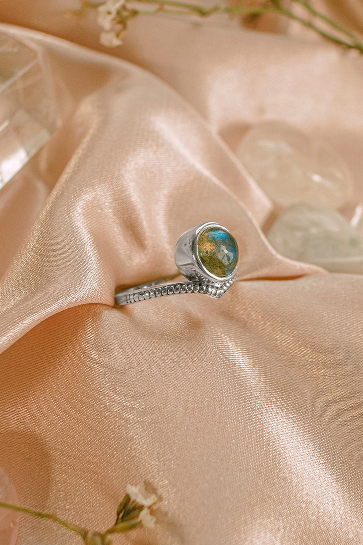 Sivalya Labradorite Tiara Ring