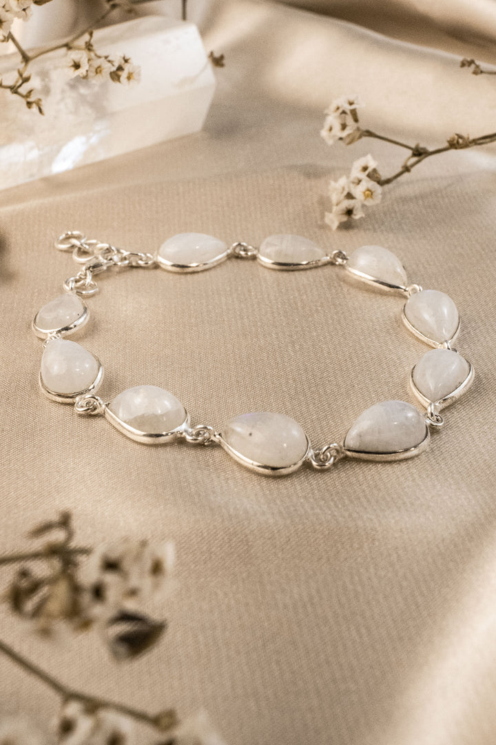 Sivalya Moonstone Silver Bracelet - Dew Drops