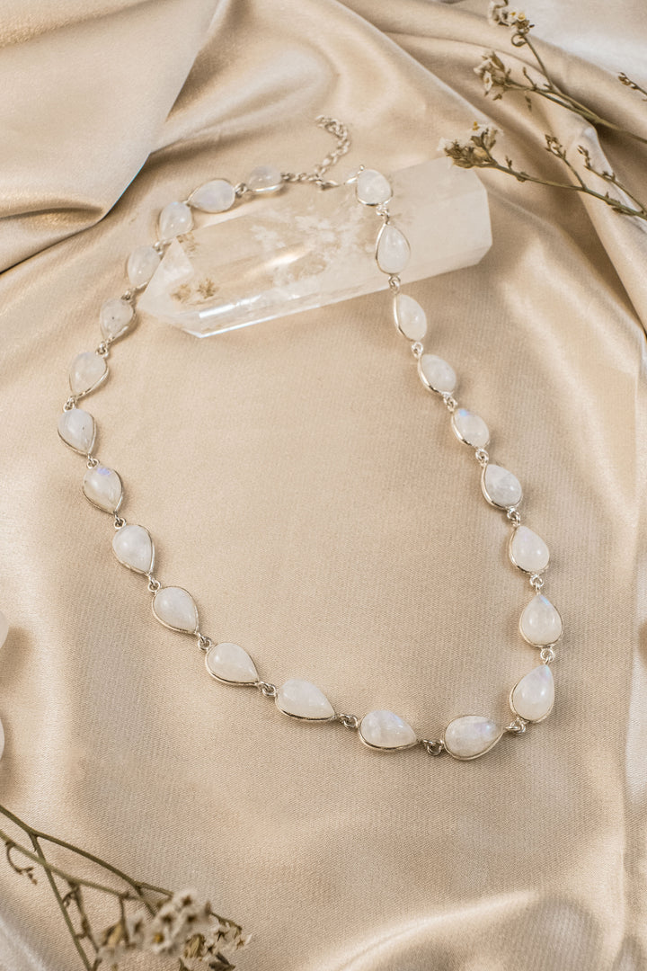 Sivalya Moonstone Silver Necklace - Dew Drops