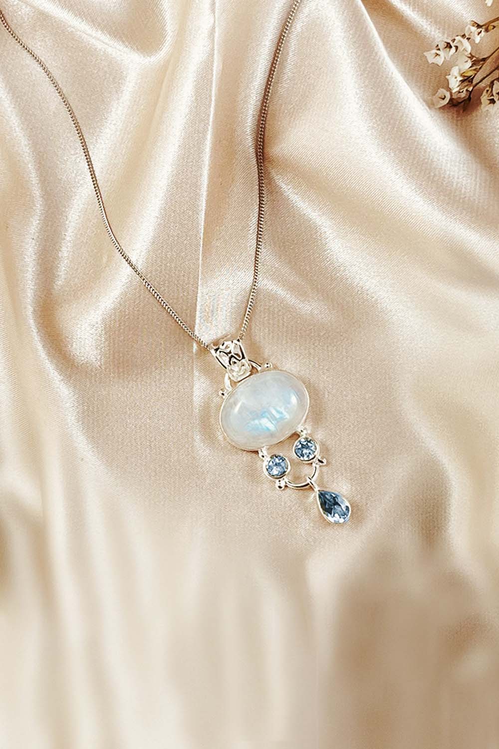 Sivalya Moonstone Silver Necklace - Mindfulness