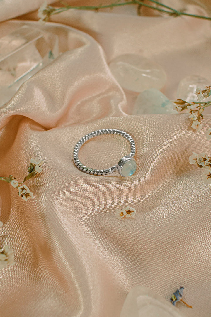 Sivalya Moonstone Solitaire Ring - Bijoux
