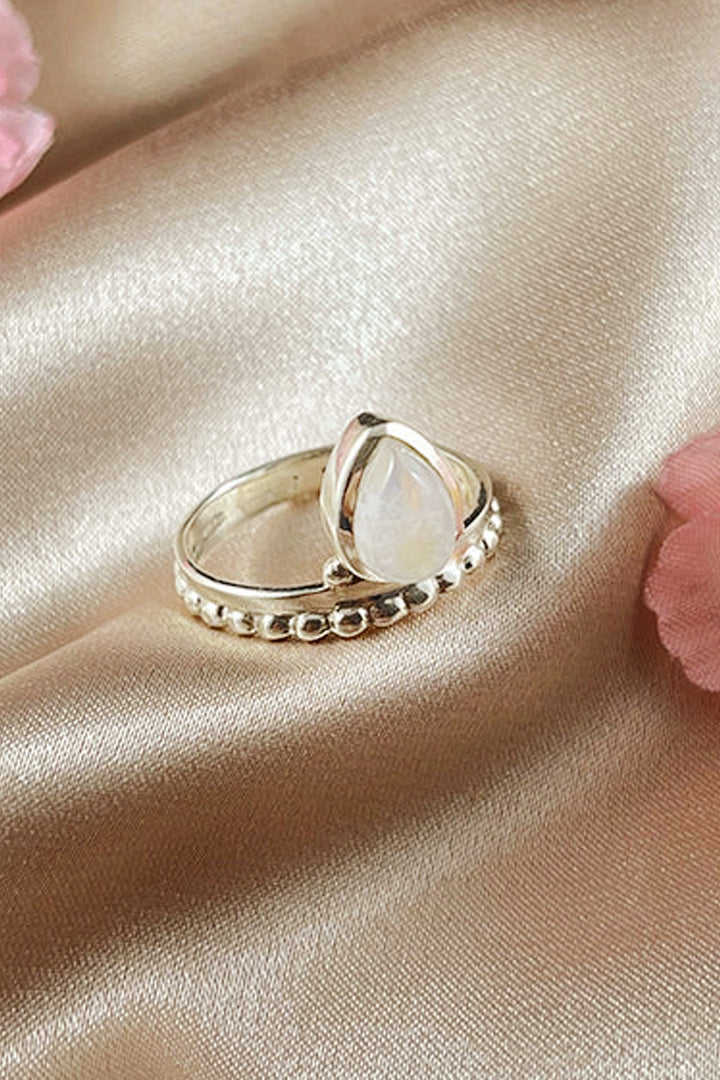 Sivalya Rainbow Moonstone Silver Ring - Pixie