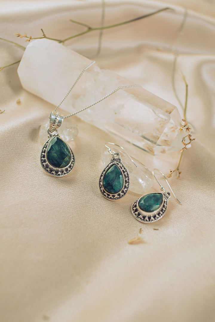 Sivalya Raw Emerald Necklace and Earrings Set Sterling Silver - Amalfi