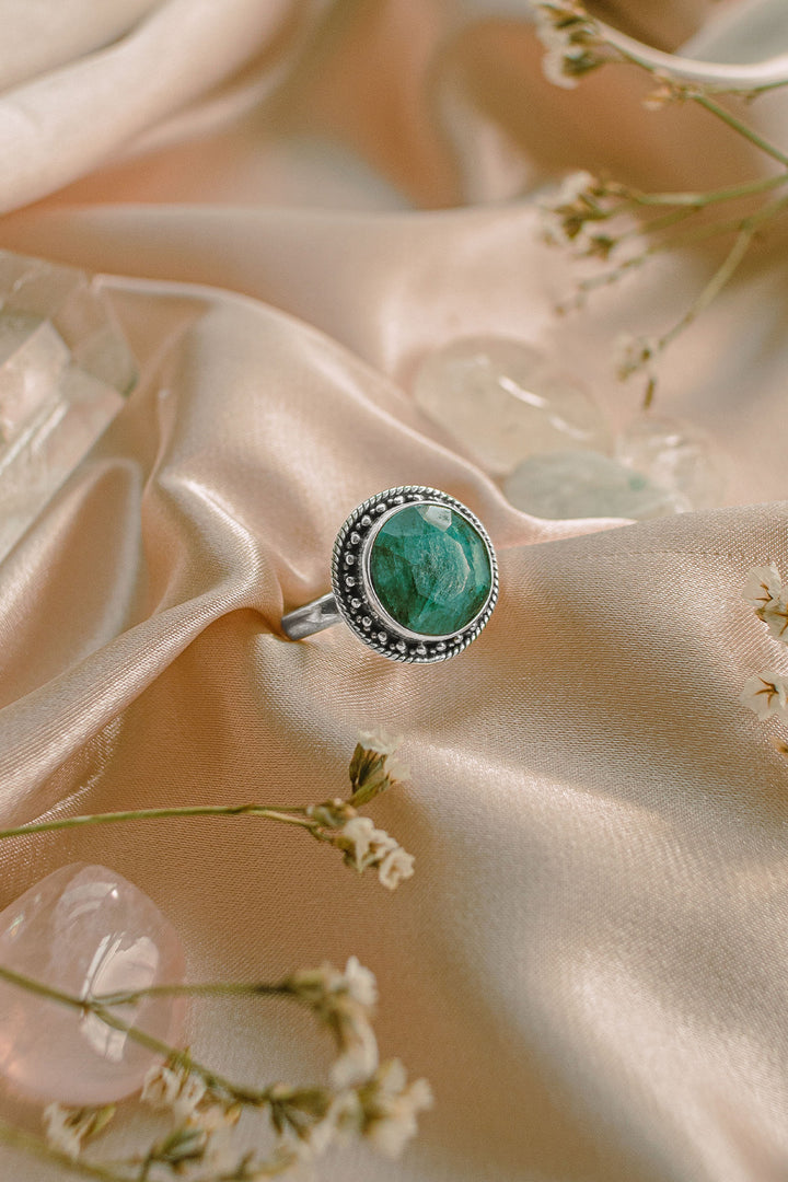 Sivalya Raw Emerald Silver Ring - Aurora