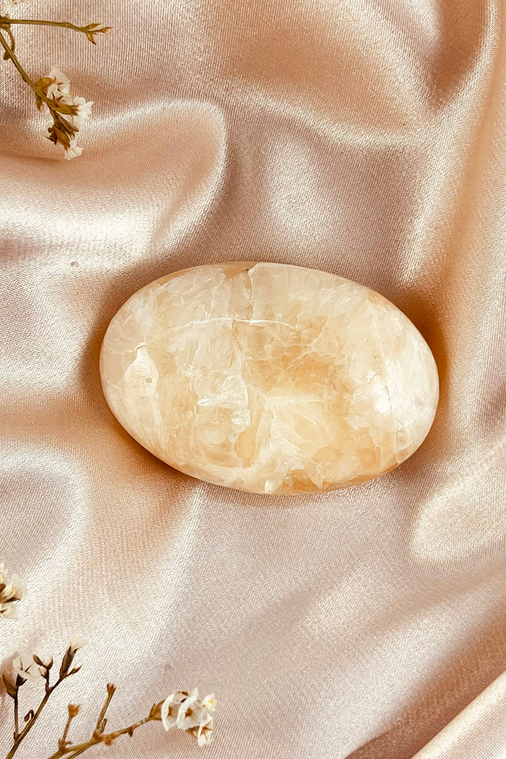 Stilbite Palm Stone