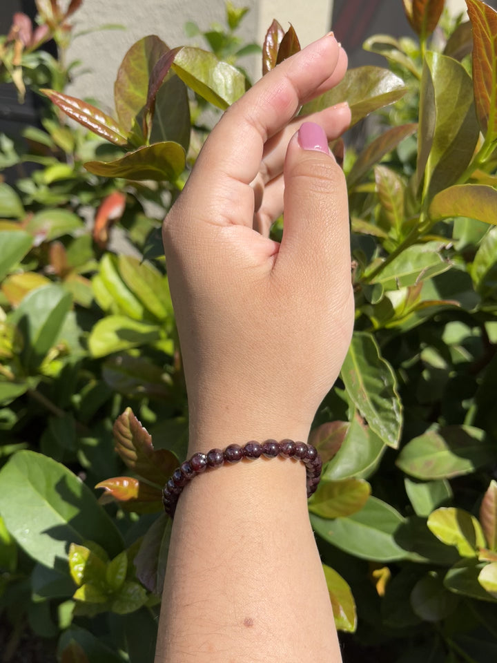 Sivalya Garnet Gemstone Beaded Bracelet