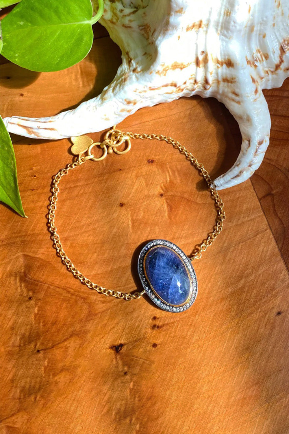 Large Oval Tanzanite Cabochon Bracelet Gold | Sivalya