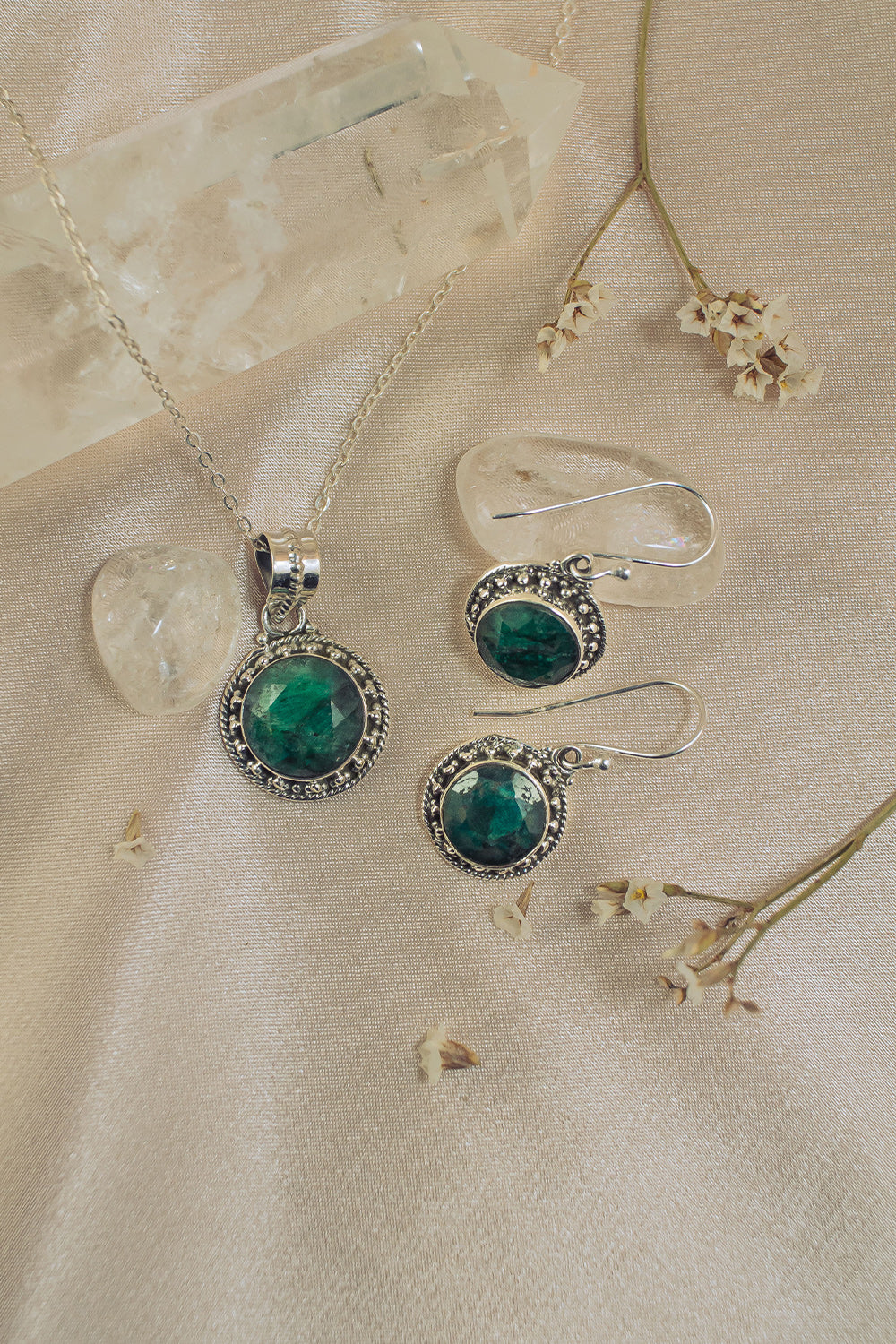 Sivalya Raw Emerald Silver Necklace and Earrings Jewelry Set - Aurora