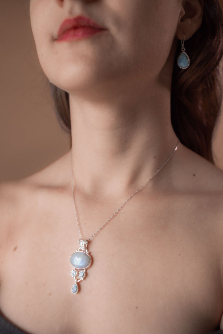 Sivalya Moonstone Silver Necklace - Mindfulness