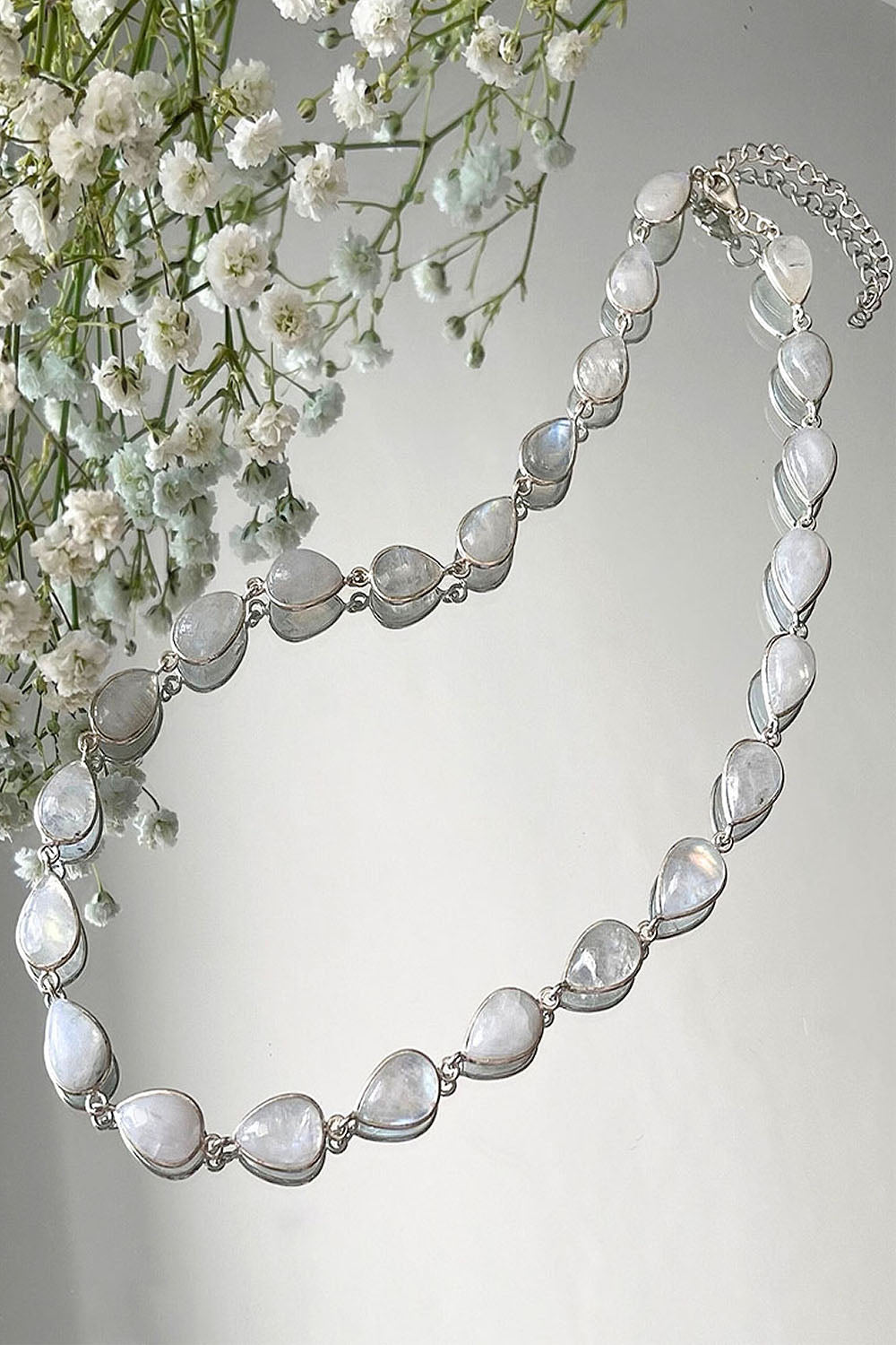 Sivalya Moonstone Silver Necklace - Dew Drops