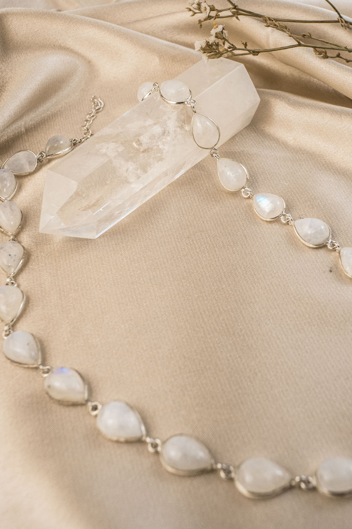 Sivalya Moonstone Silver Necklace - Dew Drops