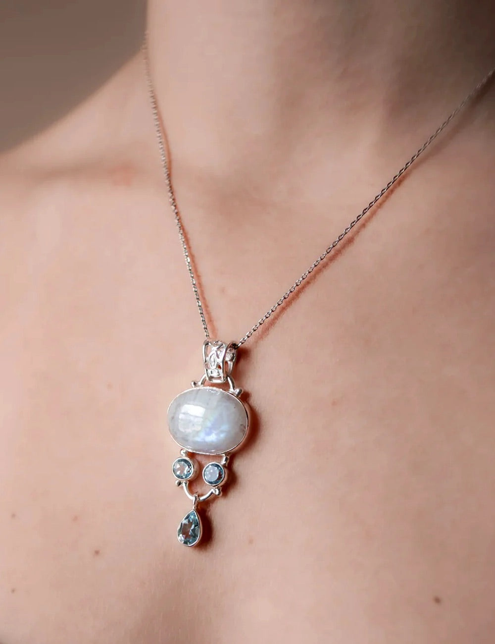 Sivalya Moonstone Silver Necklace - Mindfulness